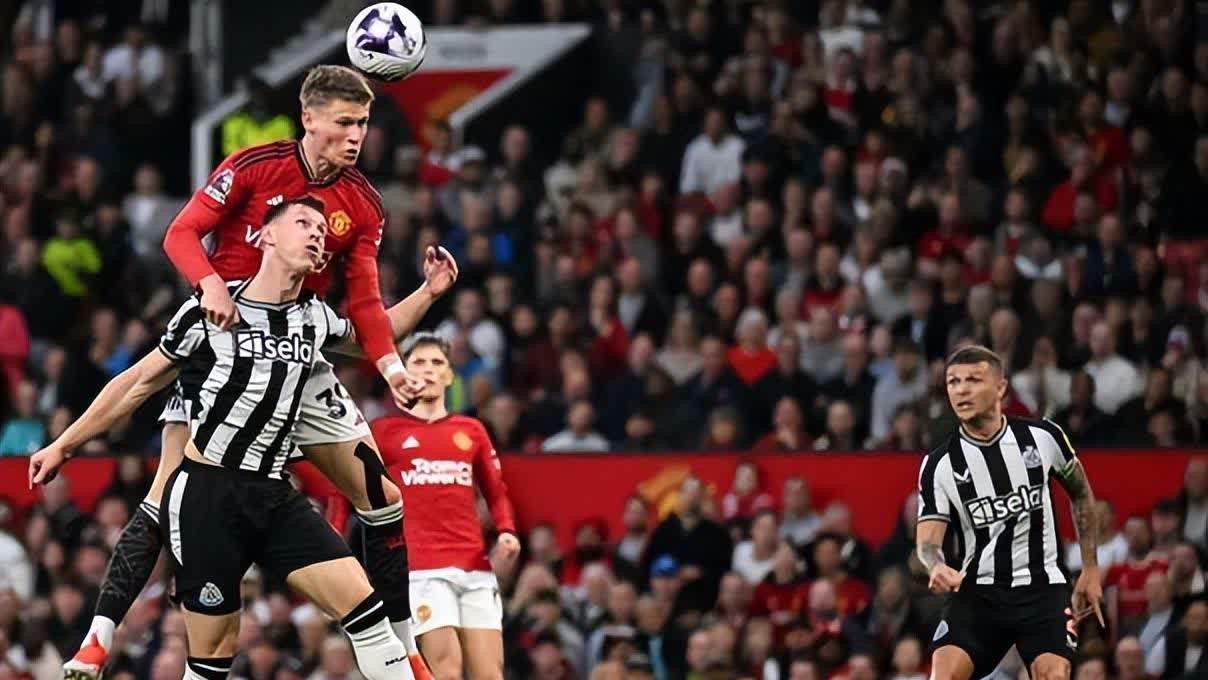 南宫28-曼联迎法联杯关键赛，官宣日绝杀压哨，管理层满意，身体对抗强度拉满(艾跃进为什么敢穿军装)