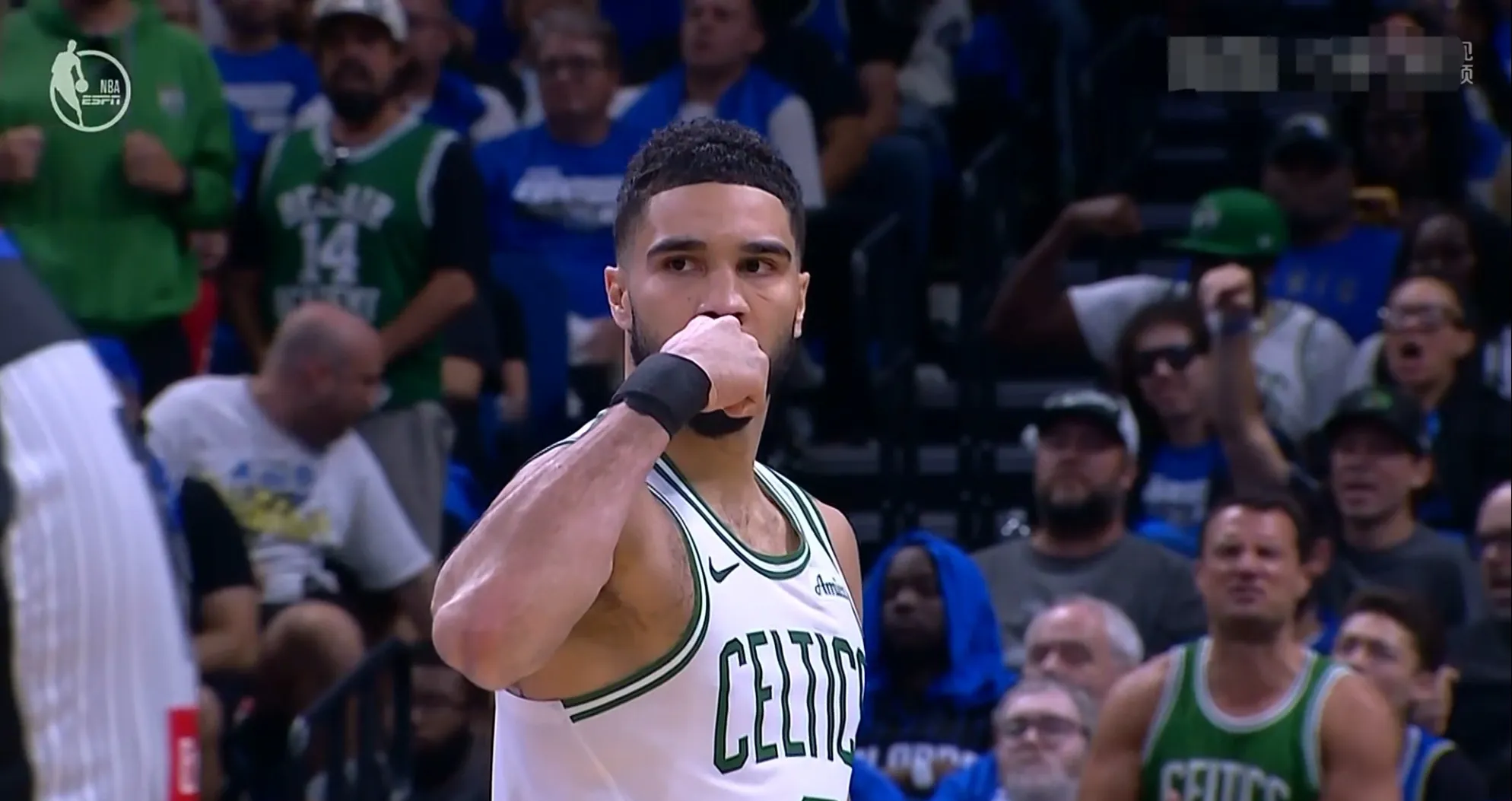 南宫28- 战术调整首场状态出色，切尔西观众沸腾！，塔图姆重返赛场赢得满堂喝彩