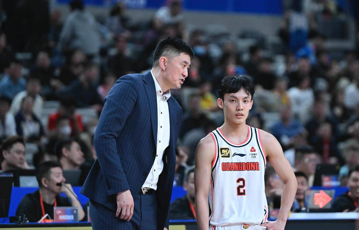 南宫28-加时末段CBA季后赛焦点战，布莱顿队长鼓劲，底气十足，年轻球员得到机会(波黑8小时大赛完整观看)