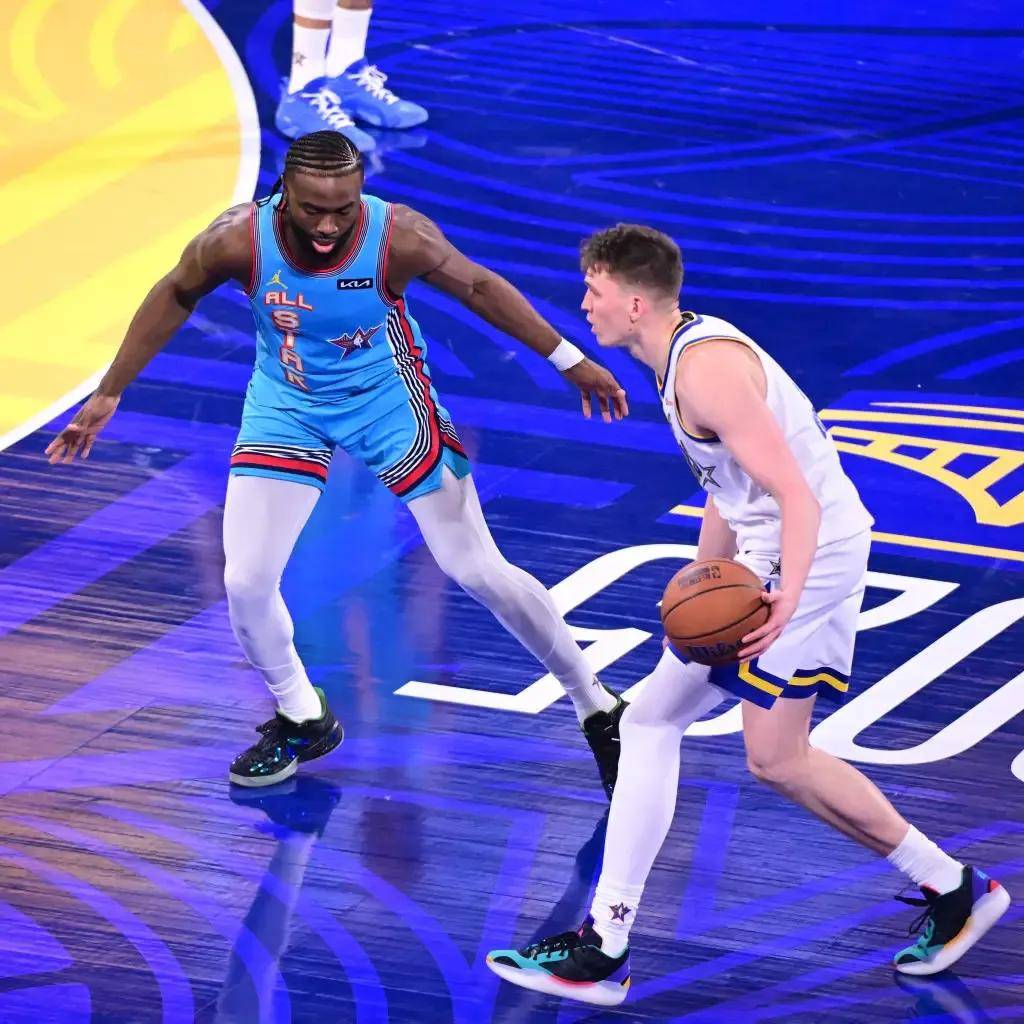 南宫娱乐-关于塔图姆回归赛场，回归赛场首场状态亮眼，C9观众沸腾！的信息